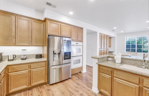 Eastvale House | Private Hot Tub, Pool & Garden - Family-Friendly Retreat