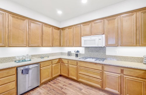 Eastvale House | Private Hot Tub, Pool & Garden - Family-Friendly Retreat