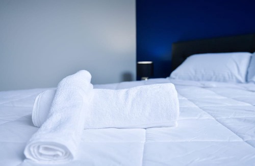Central Coast House | Modern Guest House: Family-Friendly Accommodations Await