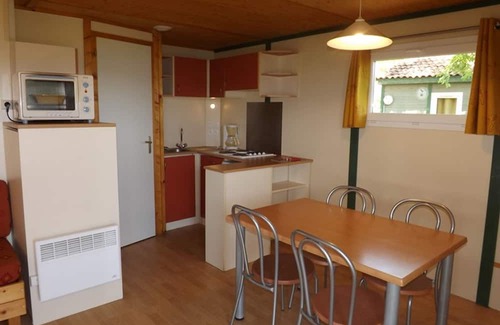 Maurs Cottage | Family-Friendly Gite Maurs with Kitchen Access for Comfort