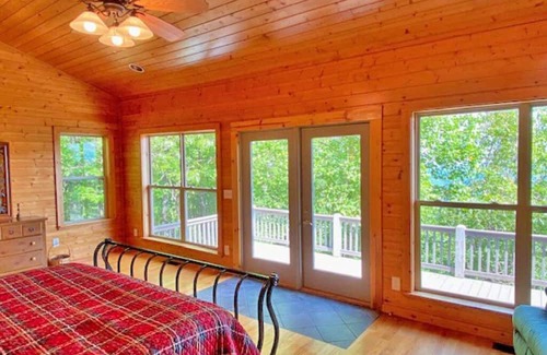 Tate Cabin | Inviting Cabin on Amicalola Mountain with Breathtaking Views