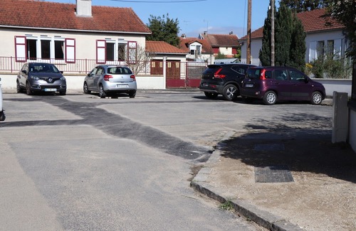 Saint-Cyr-l'Ecole Bed & Breakfast | Ideal Retreat for Enjoying the Paris 2024 Olympics