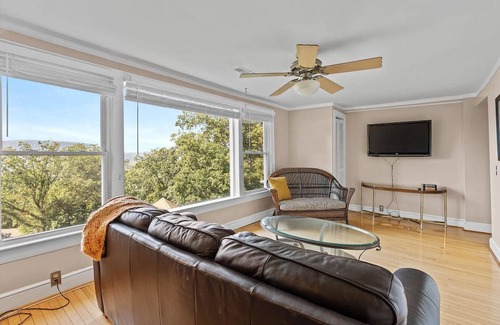 East Ridge Apartment | Centralized and Spacious Apartment Overlooking Chattanooga!