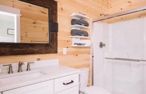 Wanchese Cottage | Idyllic Fishing Village Retreat with Scenic Ocean Views