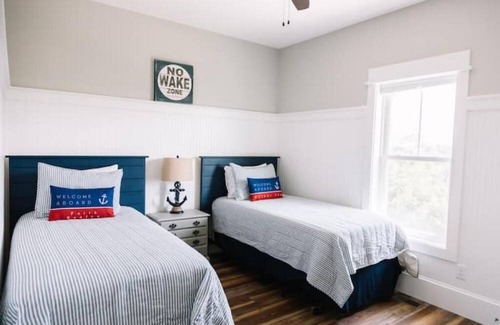 Wanchese Cottage | Idyllic Fishing Village Retreat with Scenic Ocean Views