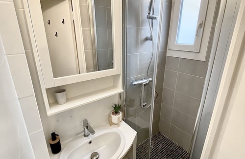 Corbeil-Essonnes Apartment | Welcoming Stay with Netflix and Kitchen Near Train Station