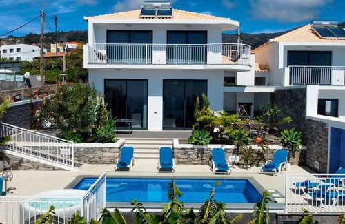 Estrela da Calheta House | Casa das Flores by LovelyStay
