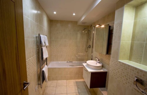 Trinity Apartment | Inviting 2-Bedroom Apartment with Sea Views for Families