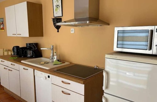 Pillerie – Bootz House | Charming Guest House with Heated Pool for Family Getaways