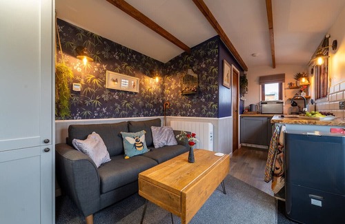 Clitheroe Cabin | Serene Retreat with Hot Tub, Firepit & Starry Views