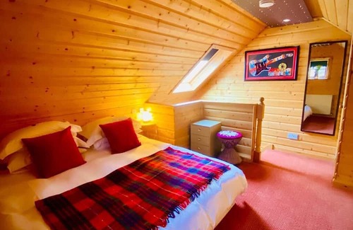 Central Aberdeen Cottage | Stay at The Old Coal Shed: Unique Beachfront Retreat