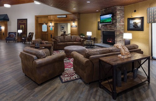 Casper House | Create Unforgettable Memories with Pool & Free Shuttle Service