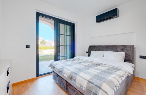 Alacati Apartment | Elegant Duplex Villa with Garden & Sauna in Alacati