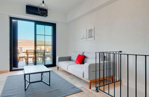 Alacati Apartment | Cozy Vacation Flat with Sauna, Steps from Alacati Beach