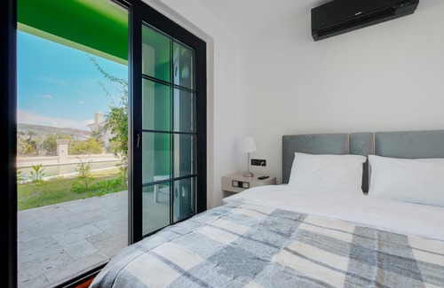 Alacati Apartment | Relaxing Duplex Villa with Shared Pool & Balcony in Alacati