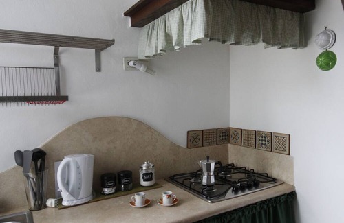Castiglione d'Orcia Apartment | Inviting Stay at Casa Isma: Pet-Friendly with Spa & Hot Tub