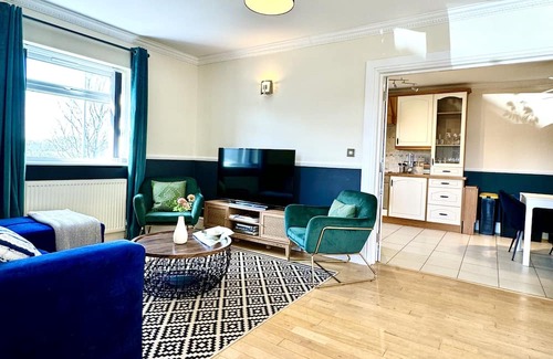 Penmorfa Condo | Ideal Family Retreat: 1868 Capel with Pet-Friendly Amenities