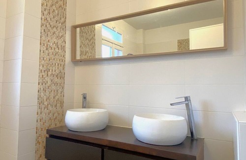 Bois Clos d'Orleans Apartment | Ideal Retreat Near Bois de Vincennes with Spa & Hot Tub