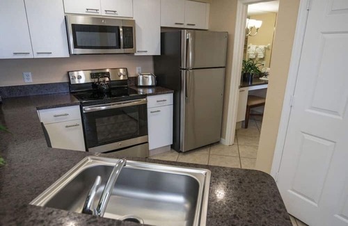 Weston Resort | Elegant One Bedroom Unit with Hot Tub & Breakfast Included