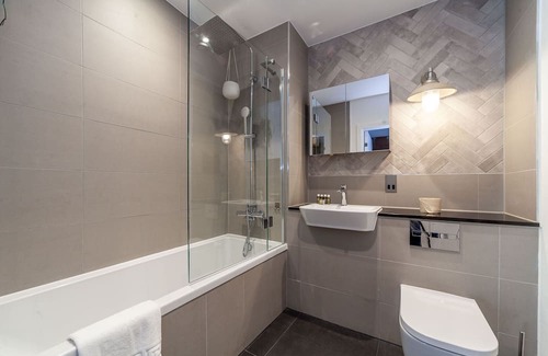 Bow Apartment | Rockstar Fish Island Penthouse: Ideal for Families & Accessibility
