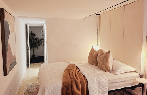 East Credit House | Cozy Studio in the Heart of Mississauga with Family Amenities