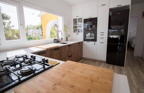 El Castell de Montornes Villa | Tropical Oasis Costa Dorada: Private Pool Retreat Awaits