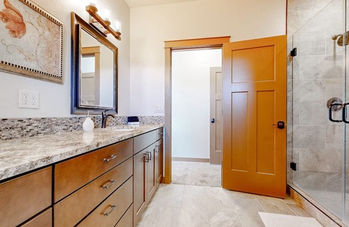Montrose House | Inviting Home with Mountain Views, Pool & Spa Access