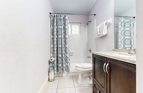 Arlington House | Relaxing Retreat with Large Patio, Yard & Central AC