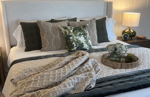 Haslett House | Discover The Shoeman Manor: Your Ideal Family Retreat!