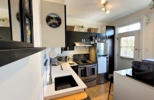 Verdun Apartment | Cozy 1 Bedroom Near Verdun Waterfront with Pool & Spa