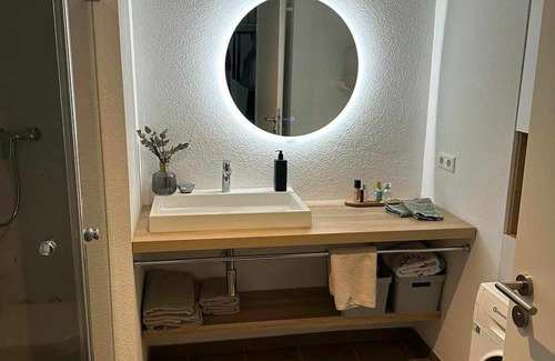 Oos Apartment | Discover the Cozy Business Apartment with Private Terrace