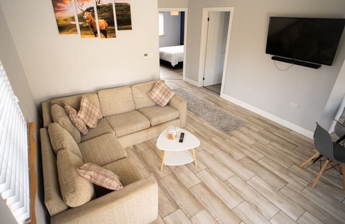 Cleeve House | Family-Friendly Escape at The Ash View Cozy 3BR Retreat