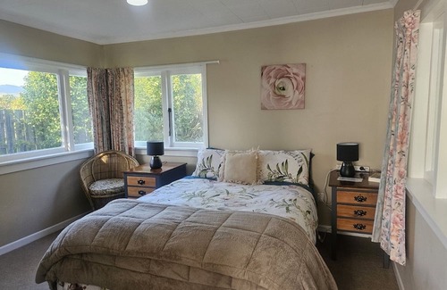 Holdens Bay House | Inviting Holden's Bay Hideaway with Breakfast & Family Amenities
