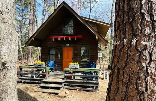 Bynum Cabin | Cozy Cabin Escape in the Woods Perfect for Couples