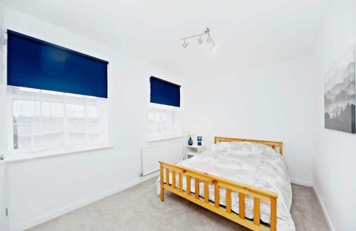 Purley House | Ideal Family Home Near Parks and City Attractions