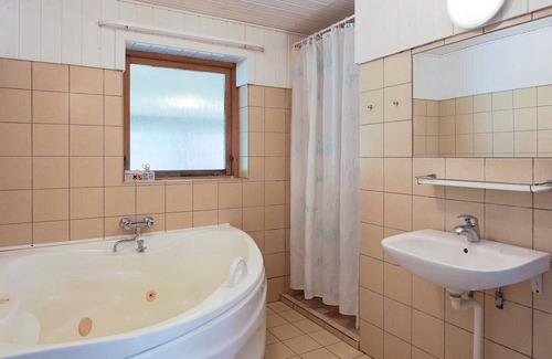 Faarevejle House | Spacious 12-Person Holiday Home with Oceanfront Views