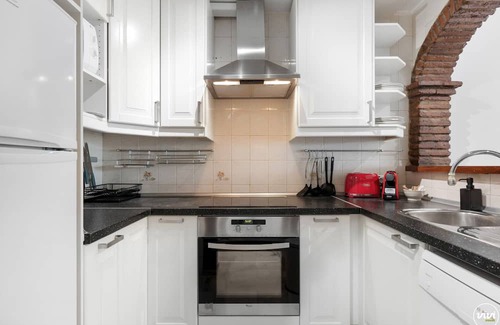 Calahonda Apartment | Robina Beach Retreat with Pool and Lush Garden Access