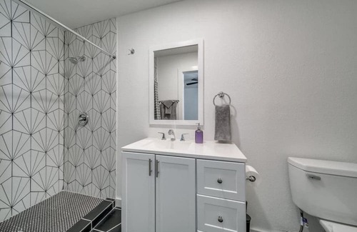 Denver Heights House | Modern 1BR Retreat near Downtown with King Bed