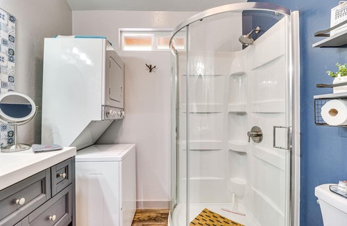 Lakeside Apartment | Charming Lakeside Apartment: 2 Mi to Flathead Lake