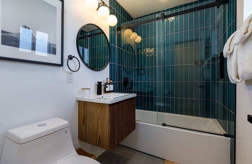 Kanab Apartment | Retro Chic l Swim & stargaze at Quail Park Lodge