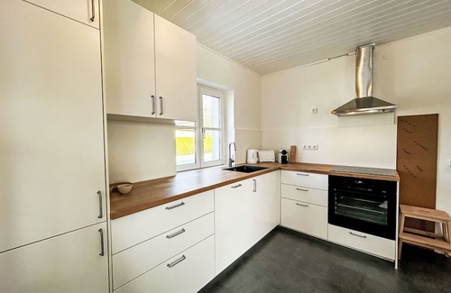Velden am Worther See Apartment | Inviting Apartment for 6 with Terrace, Pets Welcome & WIFI