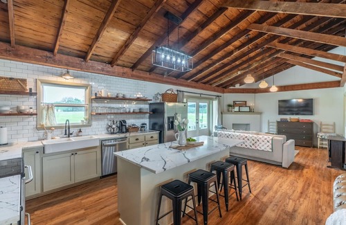 Greenville Cottage | Family Farmhouse on 6 Acres - Rated 10/10 for Families