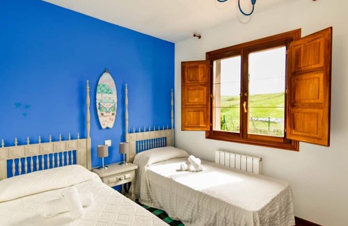 Bareyo Villa | Inviting House with Spectacular Sea View and Spa Amenities