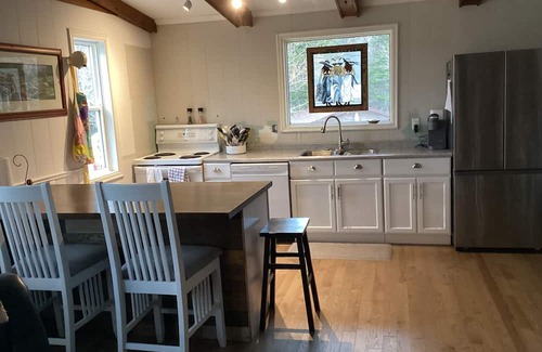 Terra Nova Cottage | Tranquil Cottage Retreat by a Quiet Pond Near St. John's