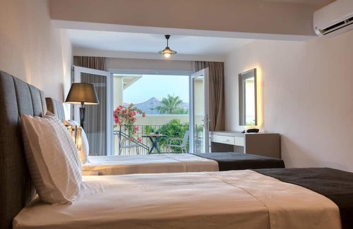 Yalikavak Apartment | Beachfront 2-1 Suite in Yalikavak with Pool & Spa