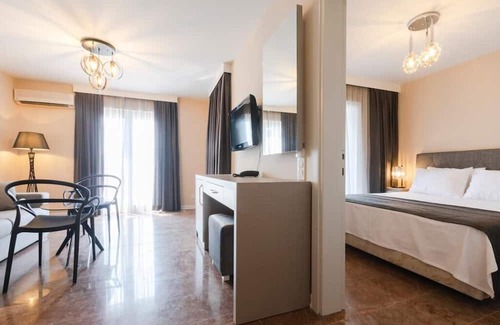 Yalikavak Apartment | Beachfront 2-1 Suite in Yalikavak with Pool & Spa