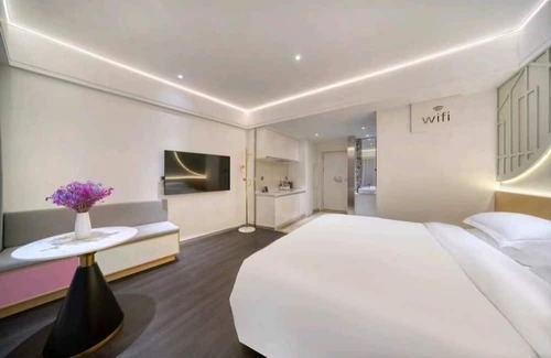 Gongshu Hotel | Discover Comfort at Tongbao Hotel with Family-Friendly Amenities
