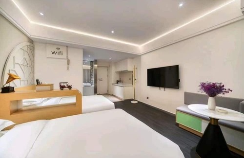 Gongshu Hotel | Discover Comfort at Tongbao Hotel with Family-Friendly Amenities