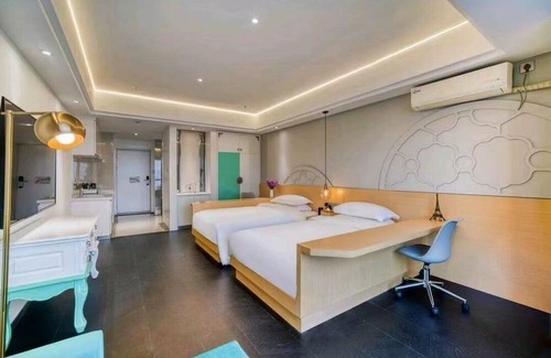 Gongshu Hotel | Discover Comfort at Tongbao Hotel with Family-Friendly Amenities