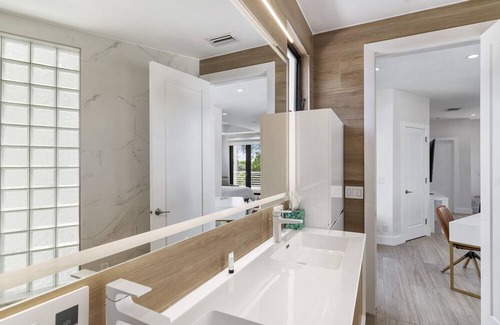 Downtown Fort Lauderdale House | Relax at Las Olas Tower: Oceanfront Bliss Awaits You